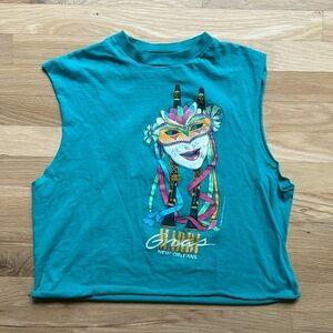 Size L - distressed/cropped 1988 New Orleans Mardi Gras shirt